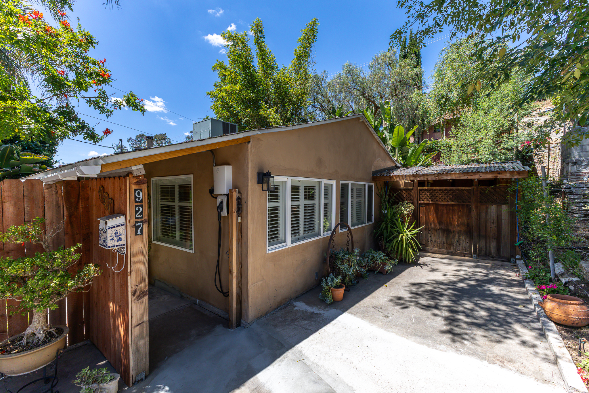  927 Pine Grove Ave - 物件實景