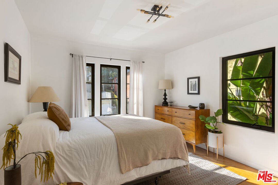 Los Angeles, California, 90026, United States, 3 Bedrooms Bedrooms, ,3 BathroomsBathrooms,Residential,For Sale,2003462