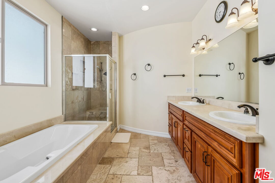 Los Angeles, California, 90025, United States, 6 Bedrooms Bedrooms, ,Residential,For Sale,1932013