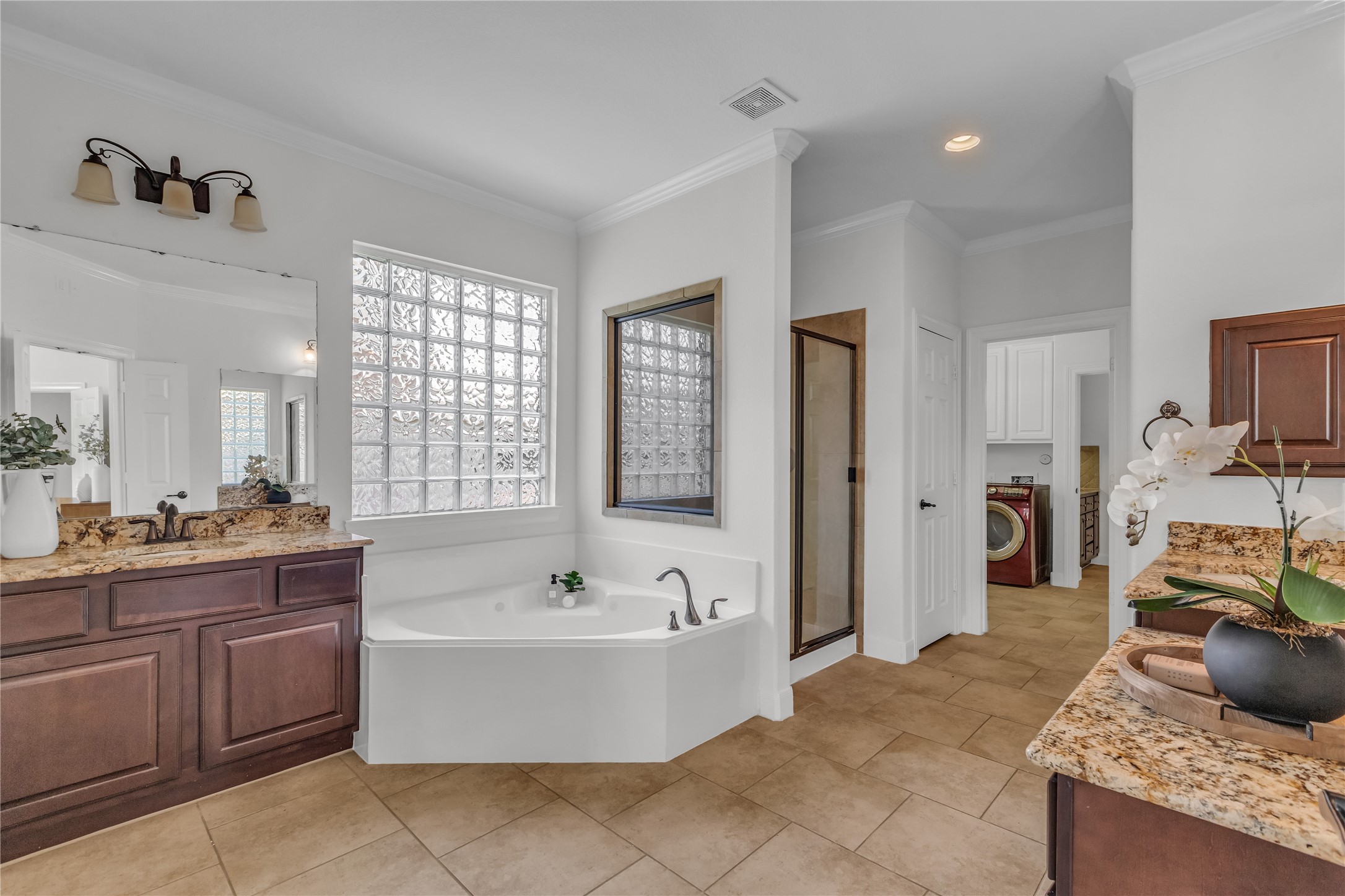 Houston, Texas, 77044, United States, 5 Bedrooms Bedrooms, ,4 BathroomsBathrooms,Residential,For Sale,1927228