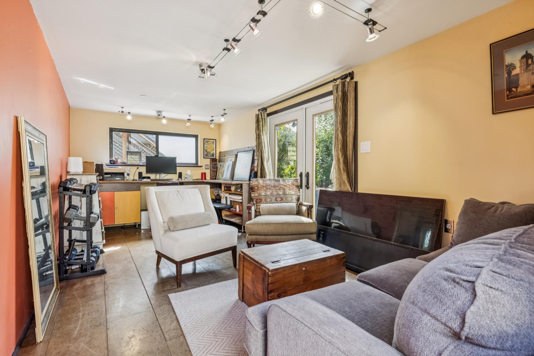  483 E. Napa St - 物件實景