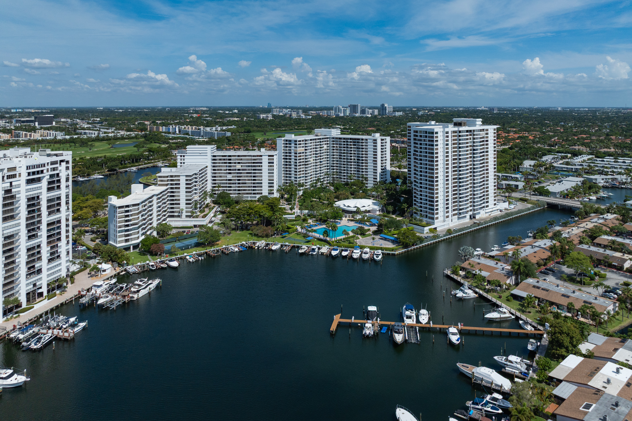  2500 Parkview Dr, Hallandale Beach, FL, 33009 - 物件實景