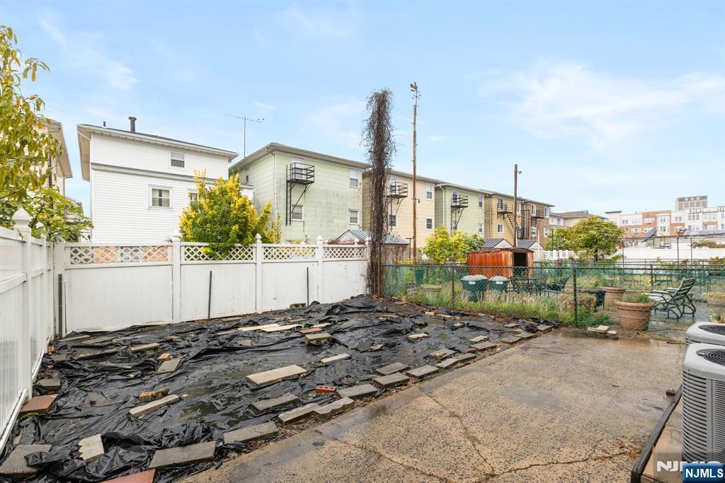 Harrison, New Jersey, 07029, United States, 6 Bedrooms Bedrooms, ,2 BathroomsBathrooms,Residential,For Sale,1992098