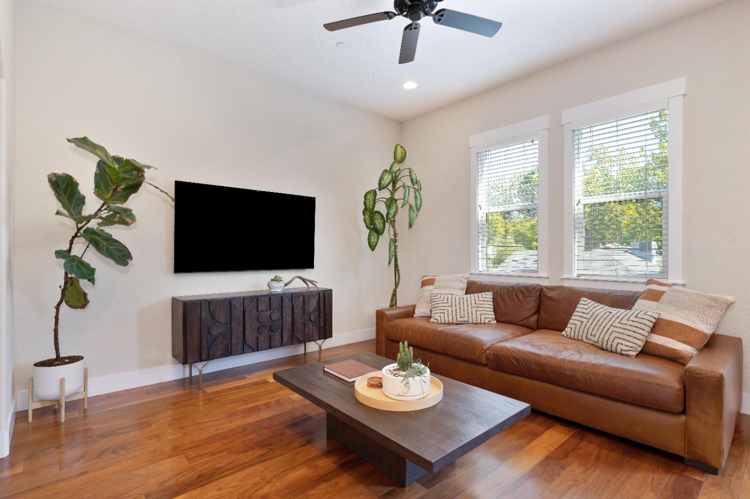 Sacramento, California, 95818, United States, 3 Bedrooms Bedrooms, ,3 BathroomsBathrooms,Residential,For Sale,1988052