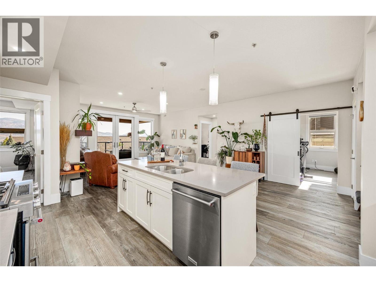 PEACHLAND, British Columbia, V0H 1X5, CA, 3 Bedrooms Bedrooms, ,2 BathroomsBathrooms,Residential,For Sale,1951161