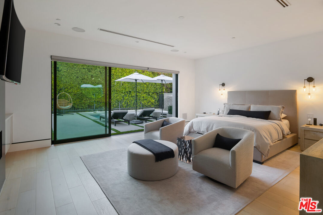 Los Angeles, California, 90049, United States, 4 Bedrooms Bedrooms, ,5 BathroomsBathrooms,Residential,For Sale,1862276