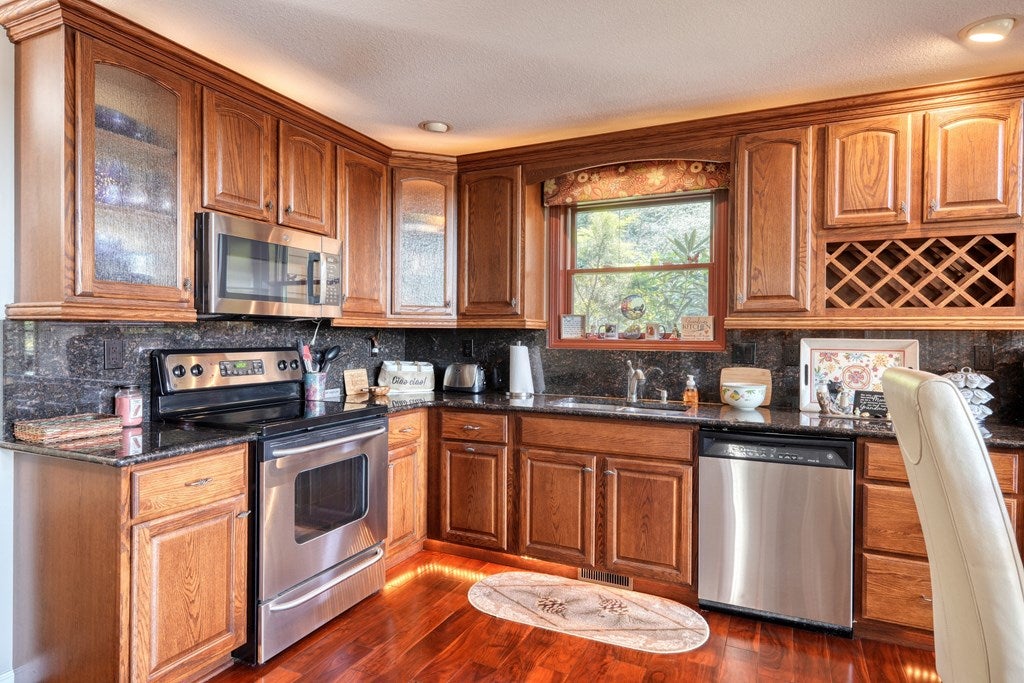 Hayesville, North Carolina, 28904, United States, 3 Bedrooms Bedrooms, ,4 BathroomsBathrooms,Residential,For Sale,1919513