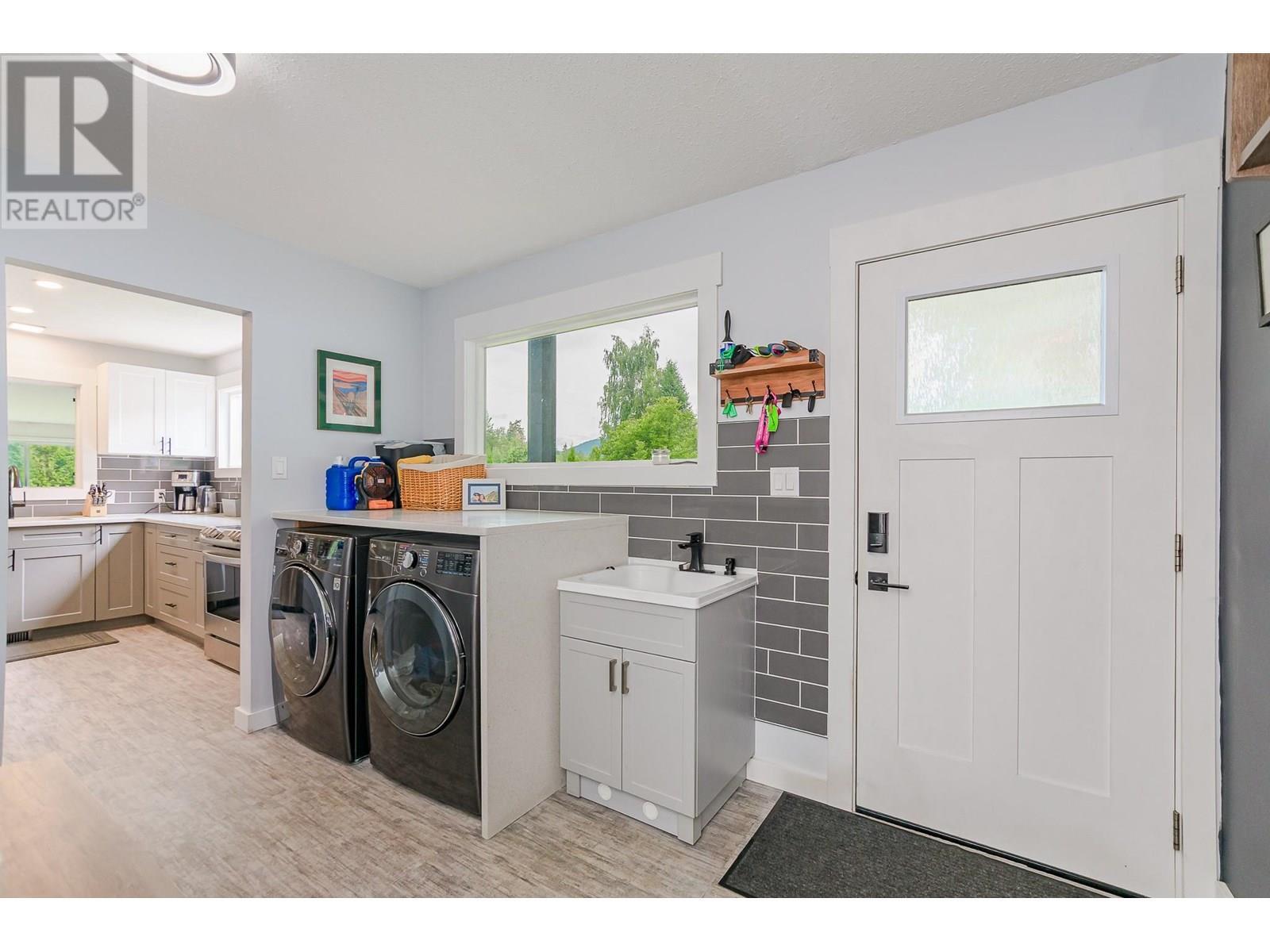 SICAMOUS, British Columbia, V0E 2V4, CA, 3 Bedrooms Bedrooms, ,2 BathroomsBathrooms,Residential,For Sale,1903862