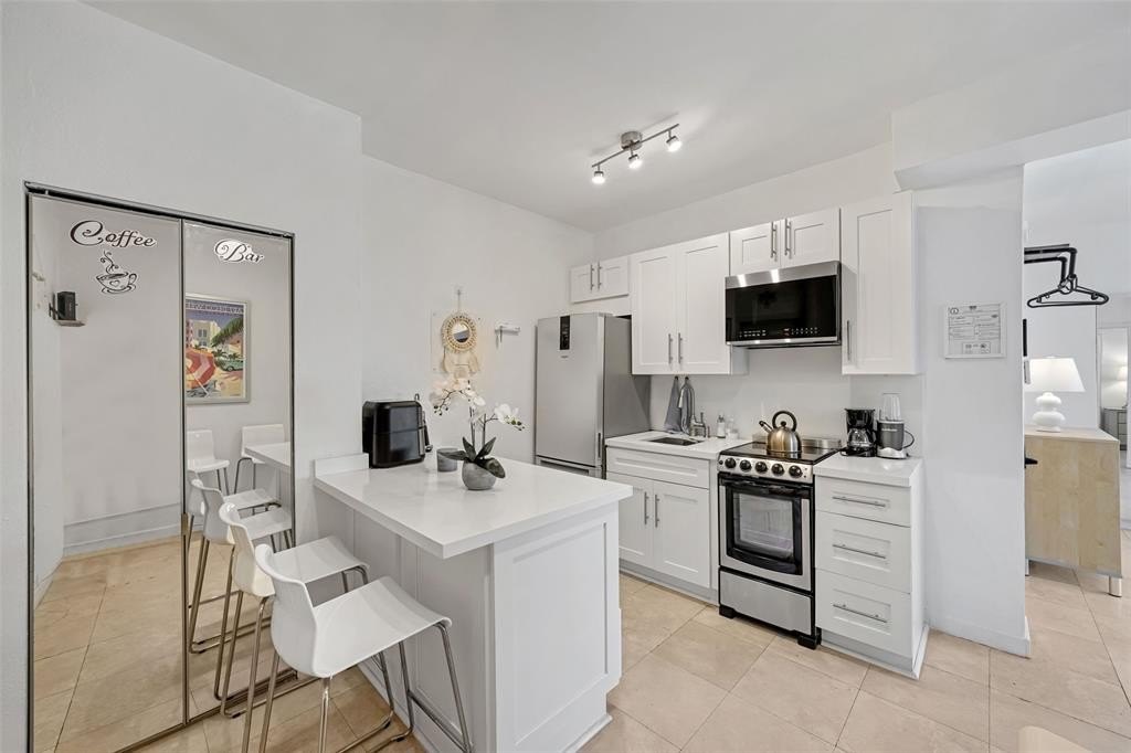 Miami Beach, Florida, 33139, United States, 2 Bedrooms Bedrooms, ,2 BathroomsBathrooms,Residential,For Sale,1923185