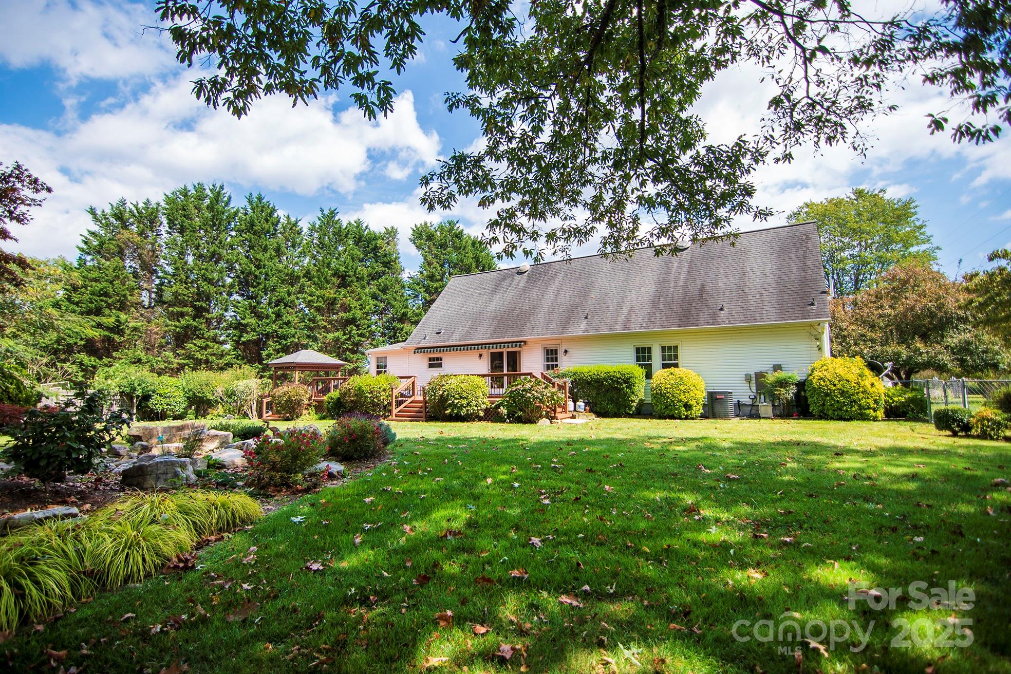 Hendersonville, North Carolina, 28792, United States, 3 Bedrooms Bedrooms, ,3 BathroomsBathrooms,Residential,For Sale,1976526