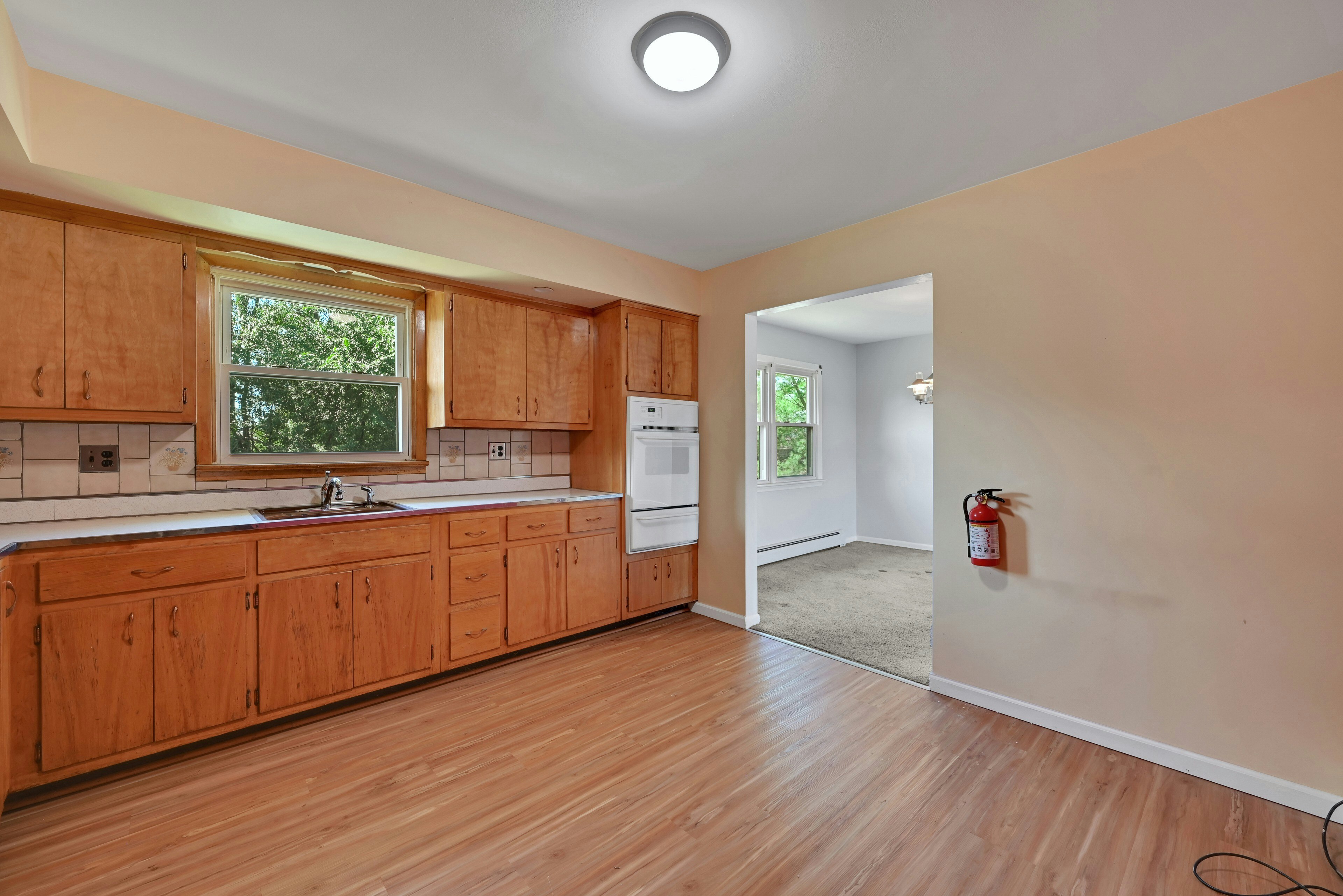  347 Chestnut Avenue, South Hackensack, NJ 07606 - 物件實景