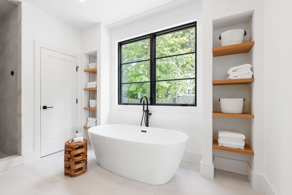 Newton, Massachusetts, 02459, United States, 6 Bedrooms Bedrooms, ,7 BathroomsBathrooms,Residential,For Sale,1939523