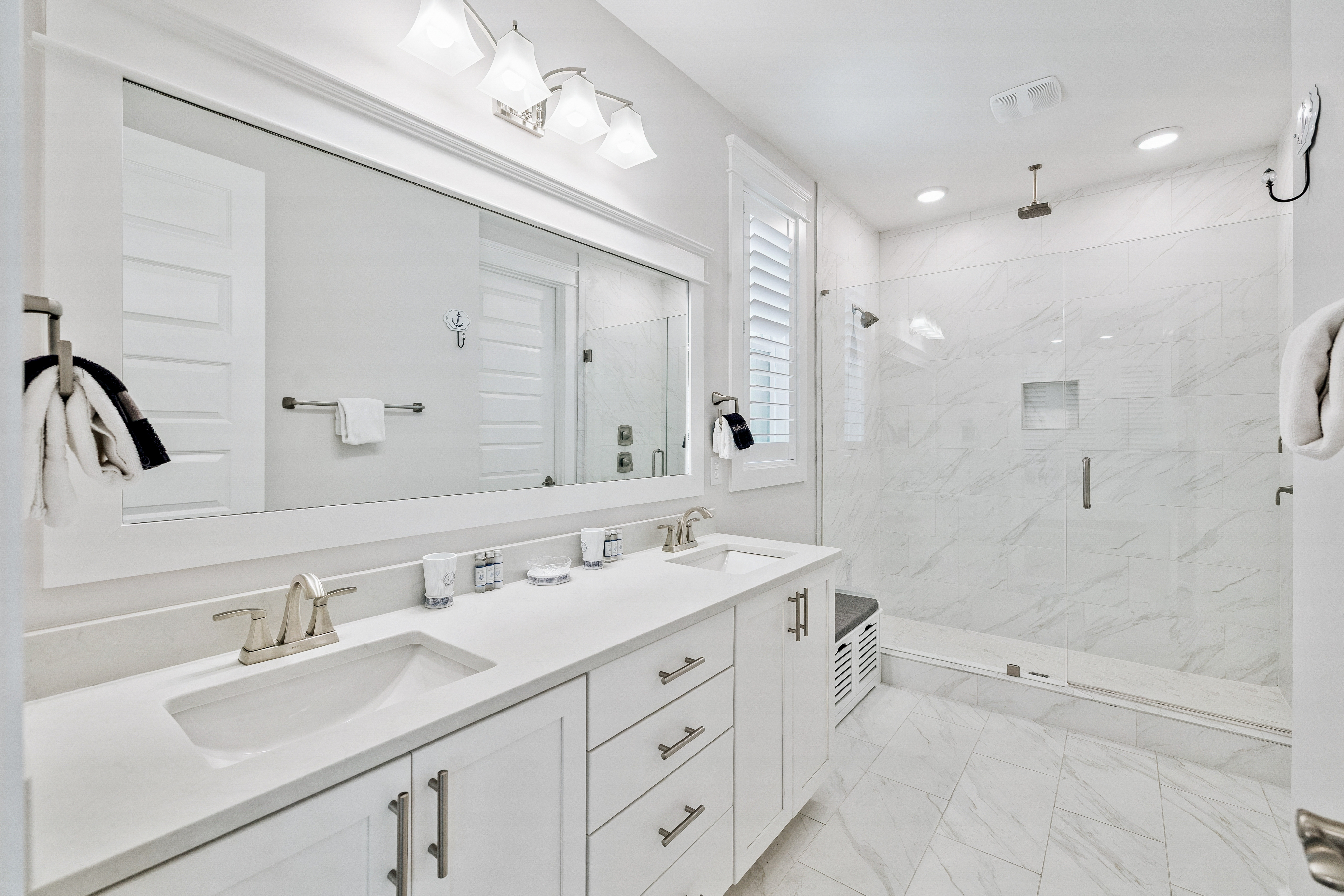  Spacious 3-Level Home With Elevator & Steps to Community Pool - 物件實景