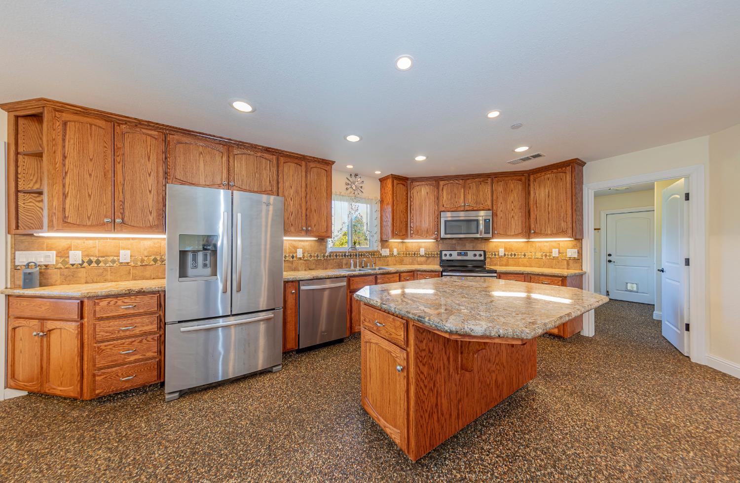 Raymond, California, 93653, United States, 5 Bedrooms Bedrooms, ,3 BathroomsBathrooms,Residential,For Sale,1996762