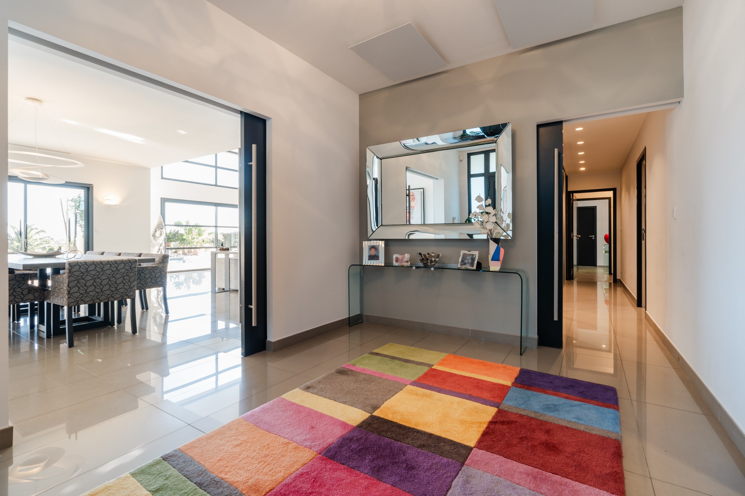  Exceptional contemporary single-storey home with pool - 物件實景