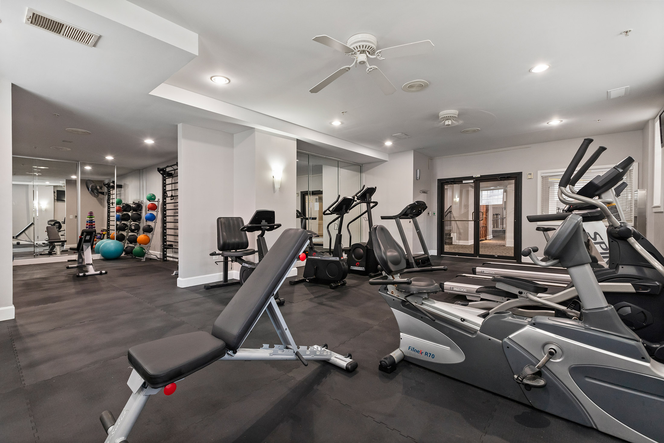  Spacious Heart-of-Midtown Condo - 物件實景