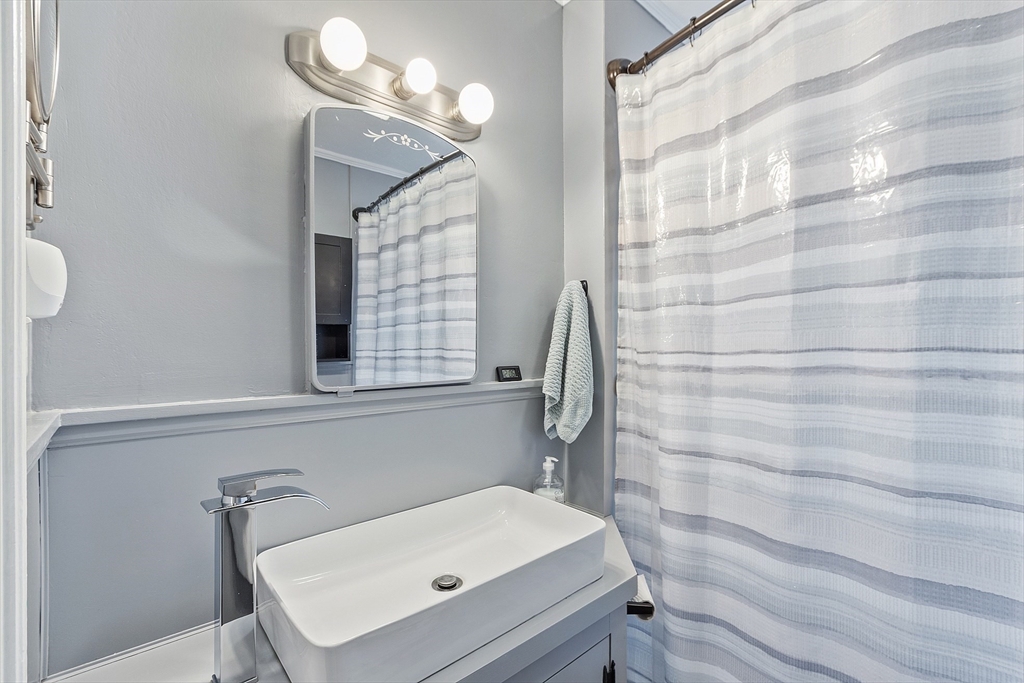 Lunenburg, Massachusetts, 01462, United States, 4 Bedrooms Bedrooms, ,2 BathroomsBathrooms,Residential,For Sale,1876161