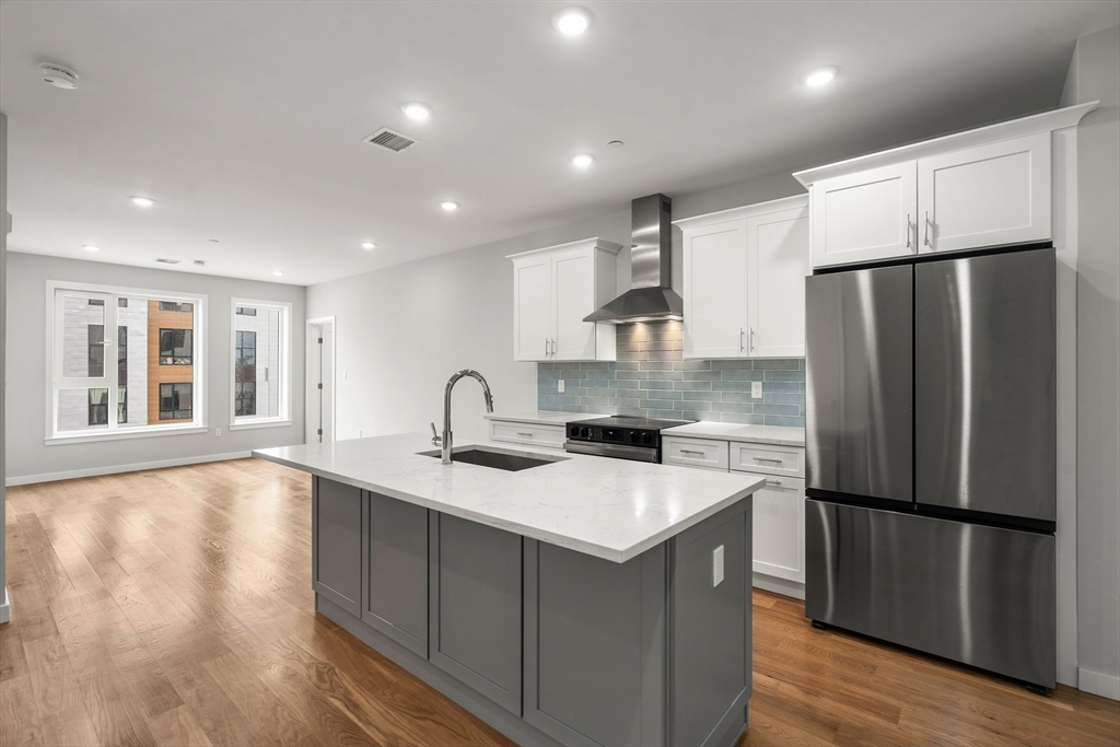 Boston, Massachusetts, 02127, United States, 2 Bedrooms Bedrooms, ,2 BathroomsBathrooms,Residential,For Sale,1901833