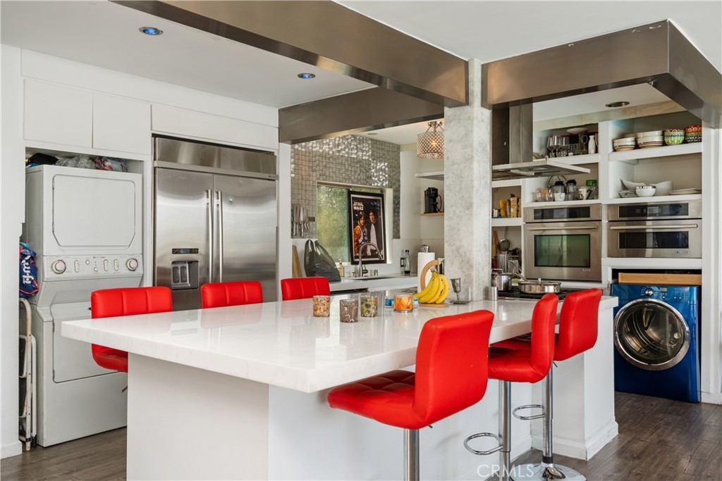 Los Angeles, California, 90068, United States, 2 Bedrooms Bedrooms, ,2 BathroomsBathrooms,Residential,For Sale,1918041