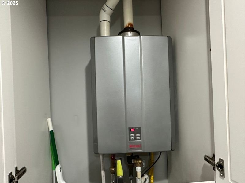 Brookings, Oregon, 97415, United States, 3 Bedrooms Bedrooms, ,3 BathroomsBathrooms,Residential,For Sale,1977245