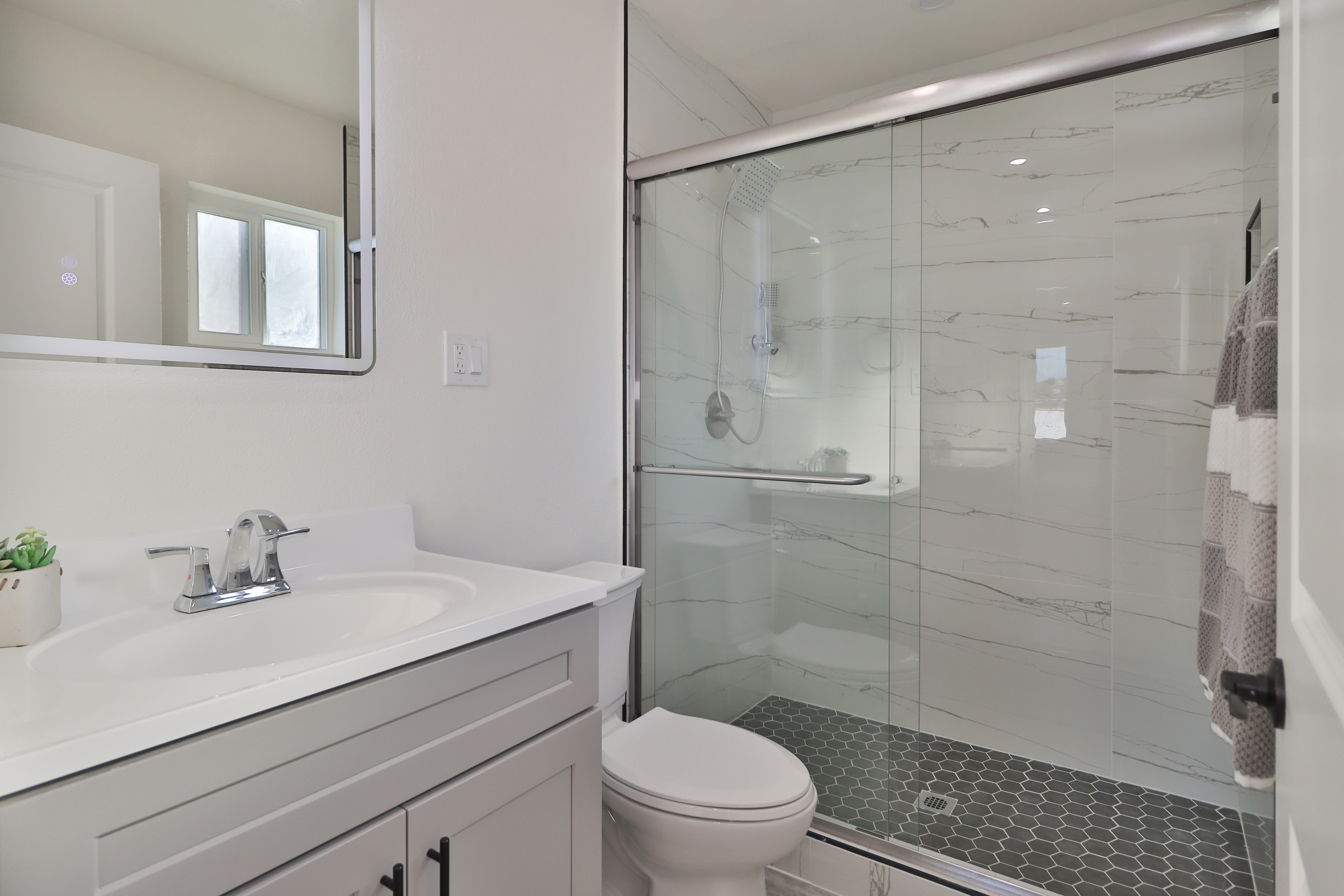 Woodland Hills, California, 91303, United States, 6 Bedrooms Bedrooms, ,7 BathroomsBathrooms,Residential,For Sale,1838273