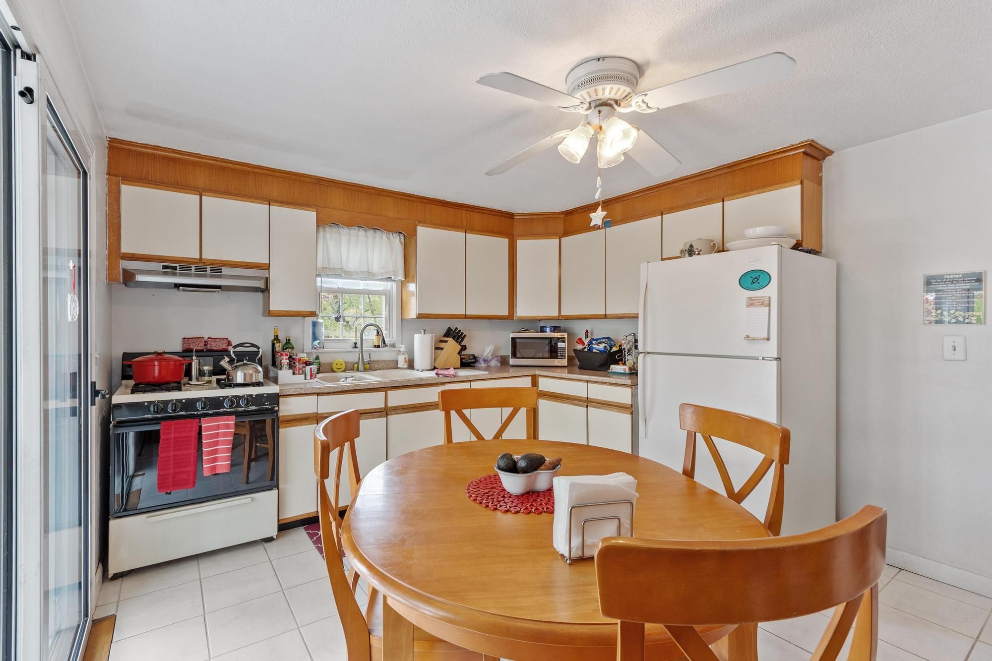  74 Harlem St, Lowell, MA, 01854 - 物件實景