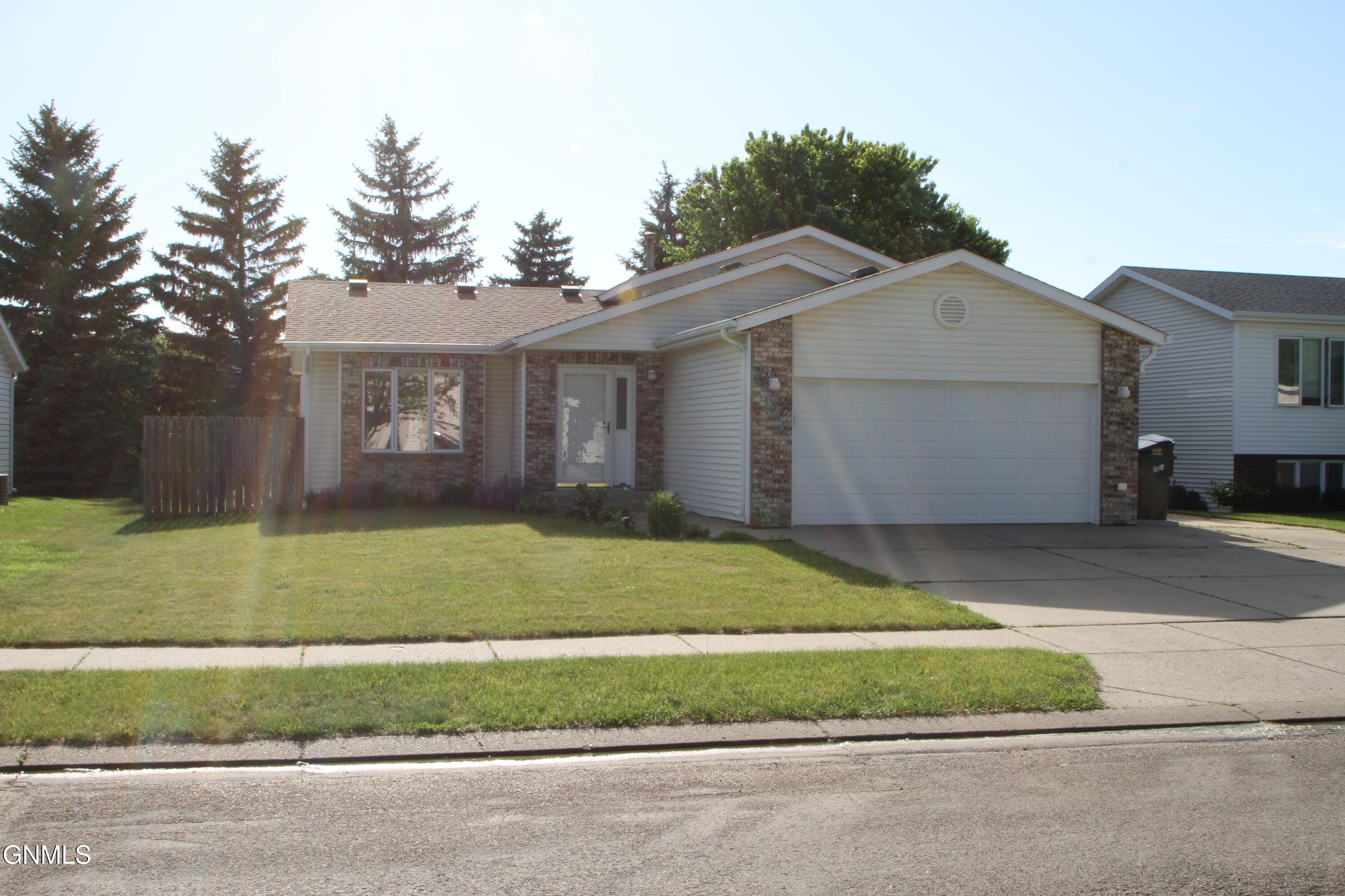 Lexington Dr, Bismarck, ND 58503