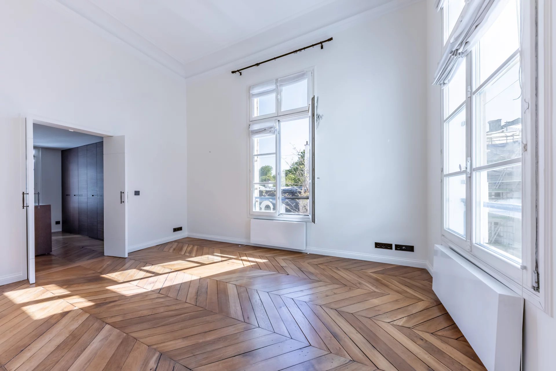 Paris 8th, Île-de-France, 75008, FR, 4 Bedrooms Bedrooms, ,4 BathroomsBathrooms,Residential,For Sale,1865349