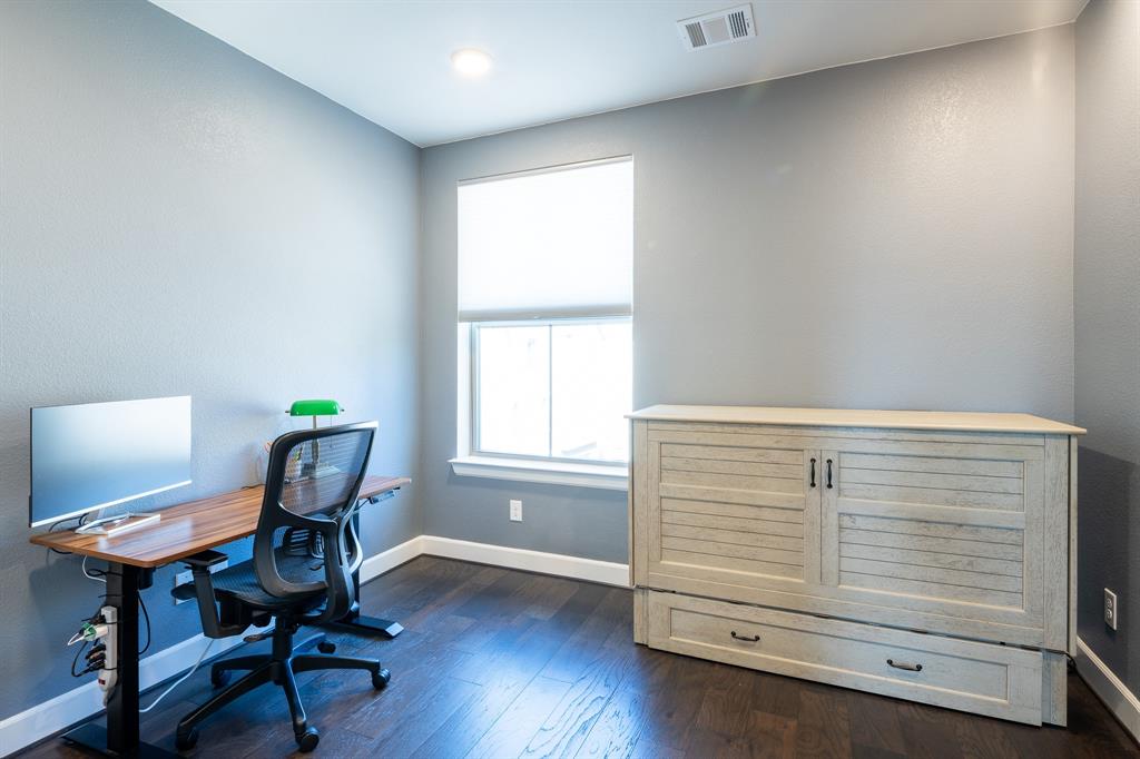 Dallas, Texas, 75212, United States, 3 Bedrooms Bedrooms, ,4 BathroomsBathrooms,Residential,For Sale,1966564