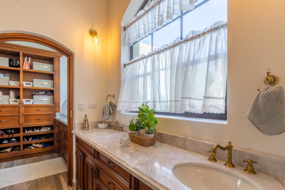 San Miguel de Allende, Guanajuato, 37893, Mexico, 4 Bedrooms Bedrooms, ,5 BathroomsBathrooms,Residential,For Sale,1768184