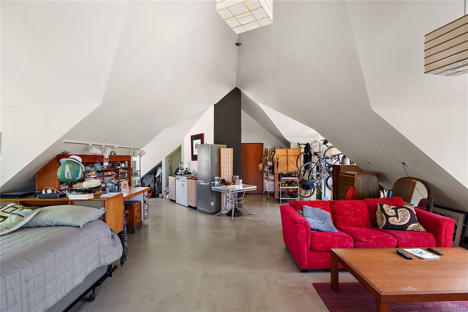 NORTH SAANICH, British Columbia, V8L 5P8, CA, 7 Bedrooms Bedrooms, ,Residential,For Sale,1948660