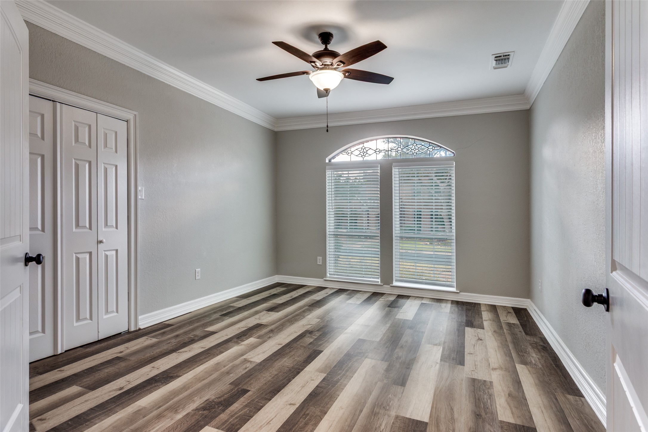 Arlington, Texas, 76013, United States, 4 Bedrooms Bedrooms, ,5 BathroomsBathrooms,Residential,For Sale,1967693