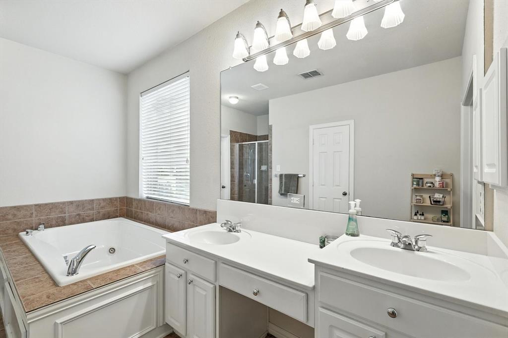 Grand Prairie, Texas, 75054, United States, 4 Bedrooms Bedrooms, ,4 BathroomsBathrooms,Residential,For Sale,1925878