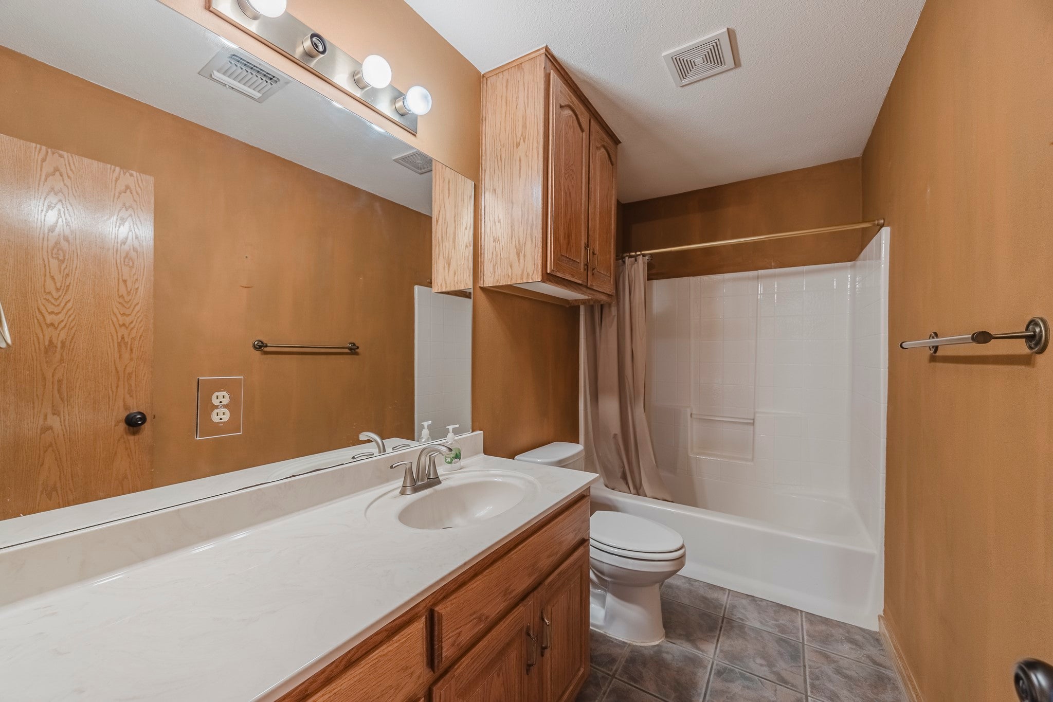 Fort Worth, Texas, 76179, United States, 4 Bedrooms Bedrooms, ,3 BathroomsBathrooms,Residential,For Sale,1981594