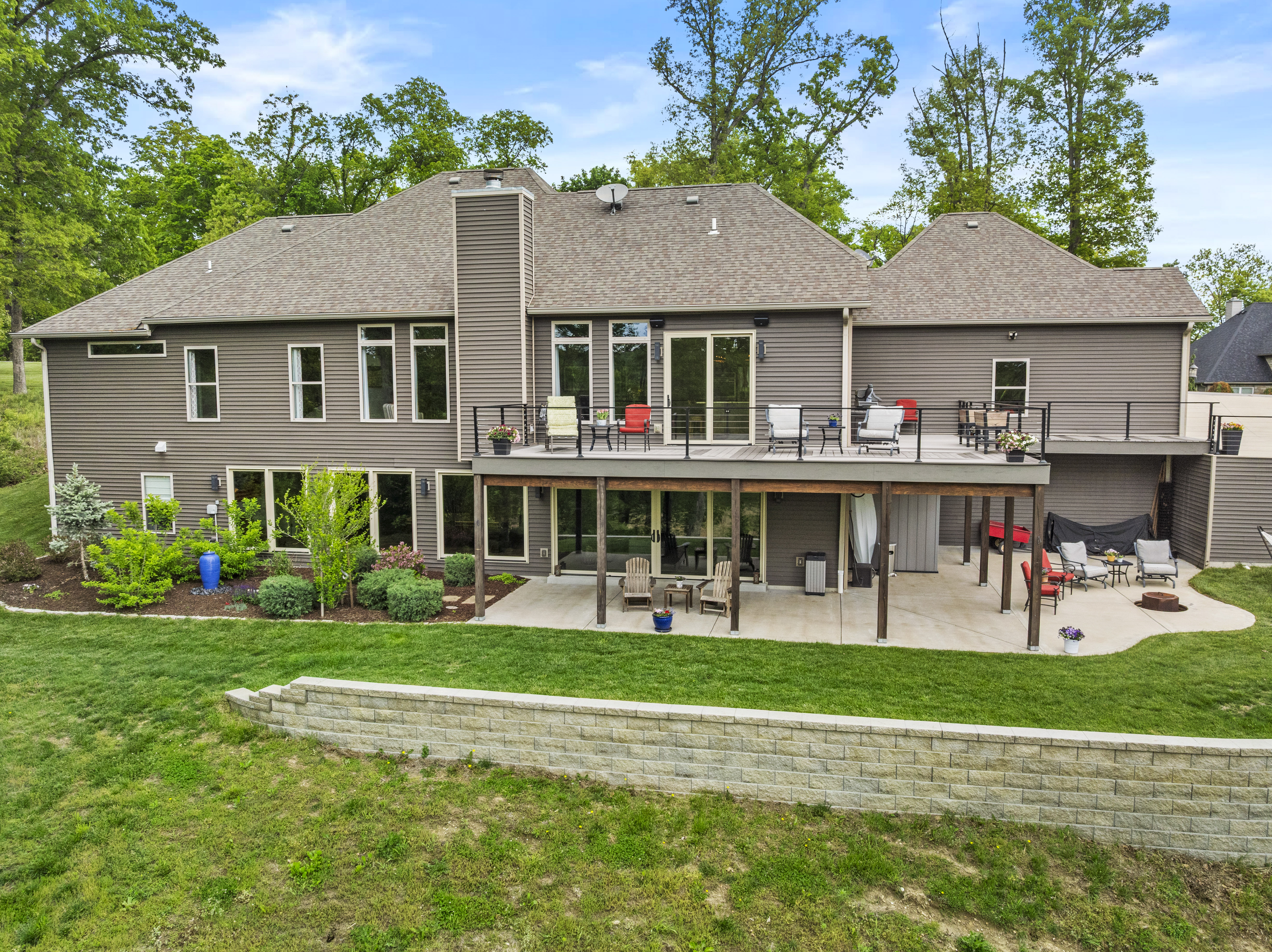  Discover unmatched luxury and versatility in this custom Craftsman-style estate - 物件實景