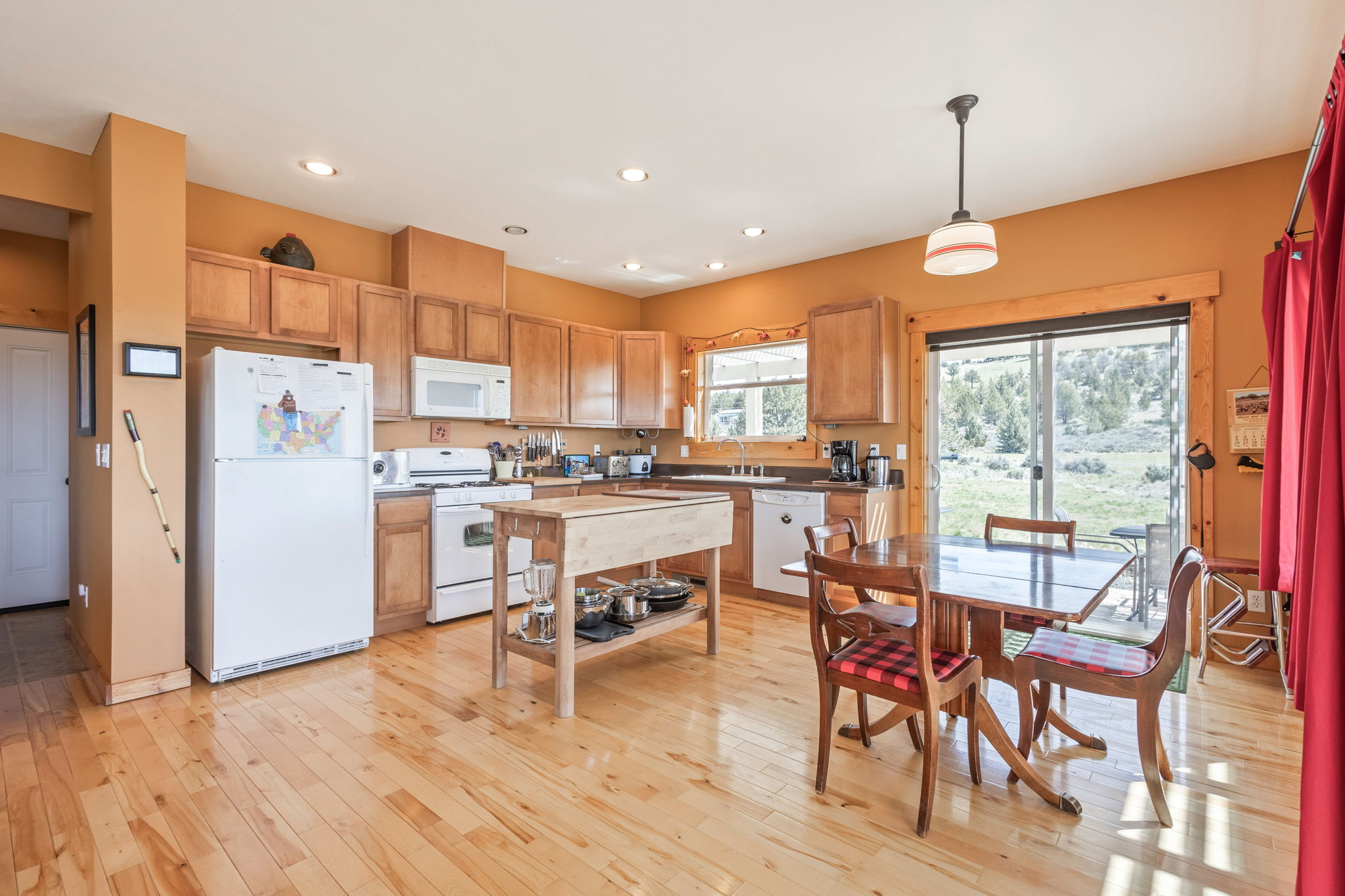 Prineville, Oregon, 97754, United States, 3 Bedrooms Bedrooms, ,3 BathroomsBathrooms,Residential,For Sale,1787892