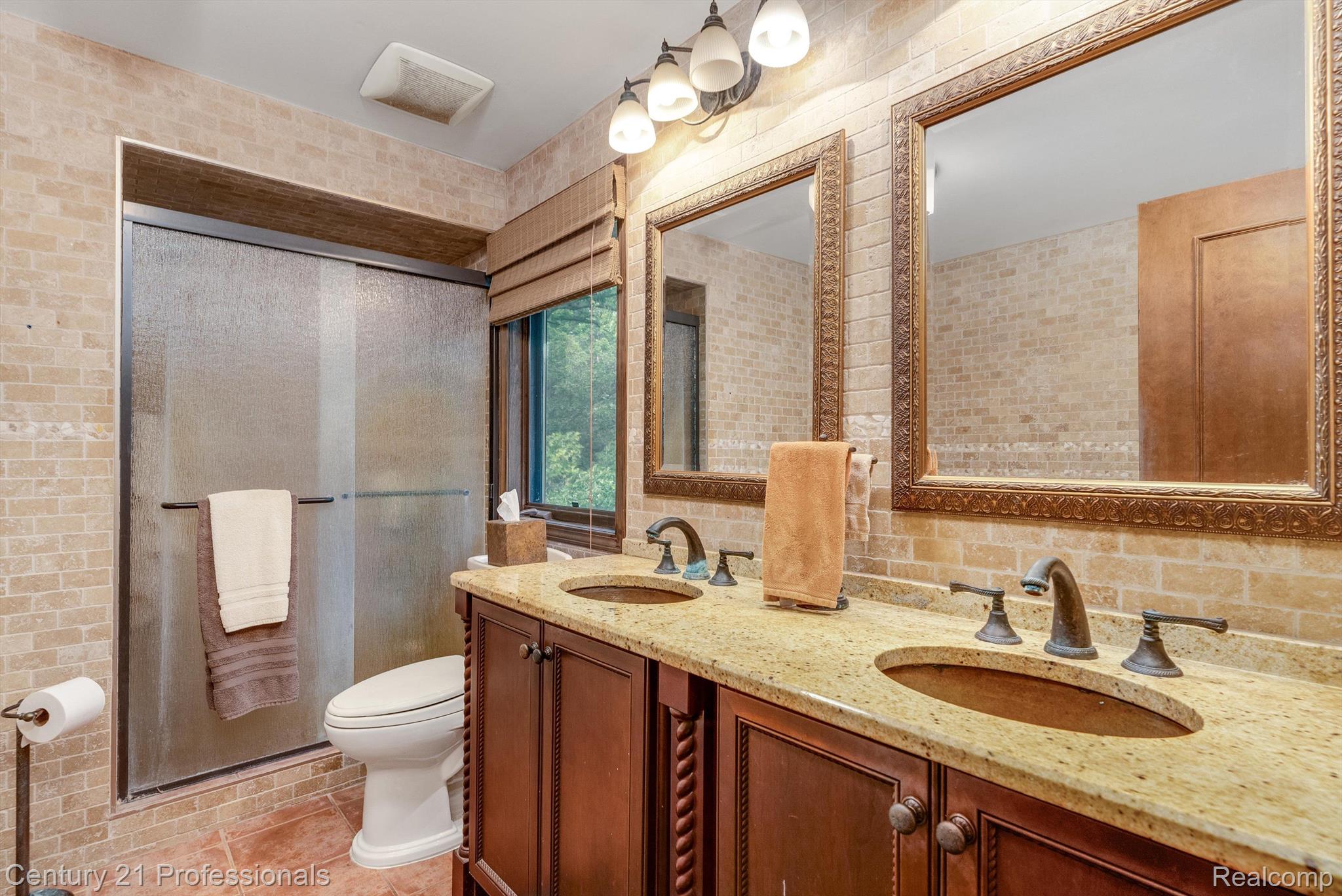Holly, Michigan, 48442, United States, 4 Bedrooms Bedrooms, ,4 BathroomsBathrooms,Residential,For Sale,1943640