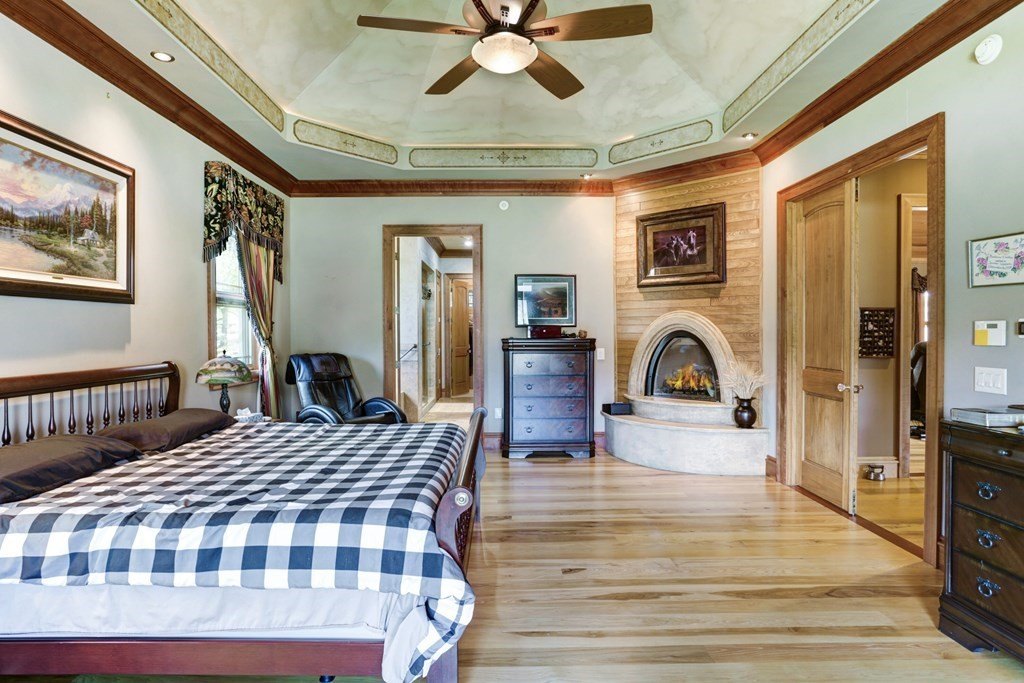 Hayesville, North Carolina, 28904, United States, 4 Bedrooms Bedrooms, ,4 BathroomsBathrooms,Residential,For Sale,1879650