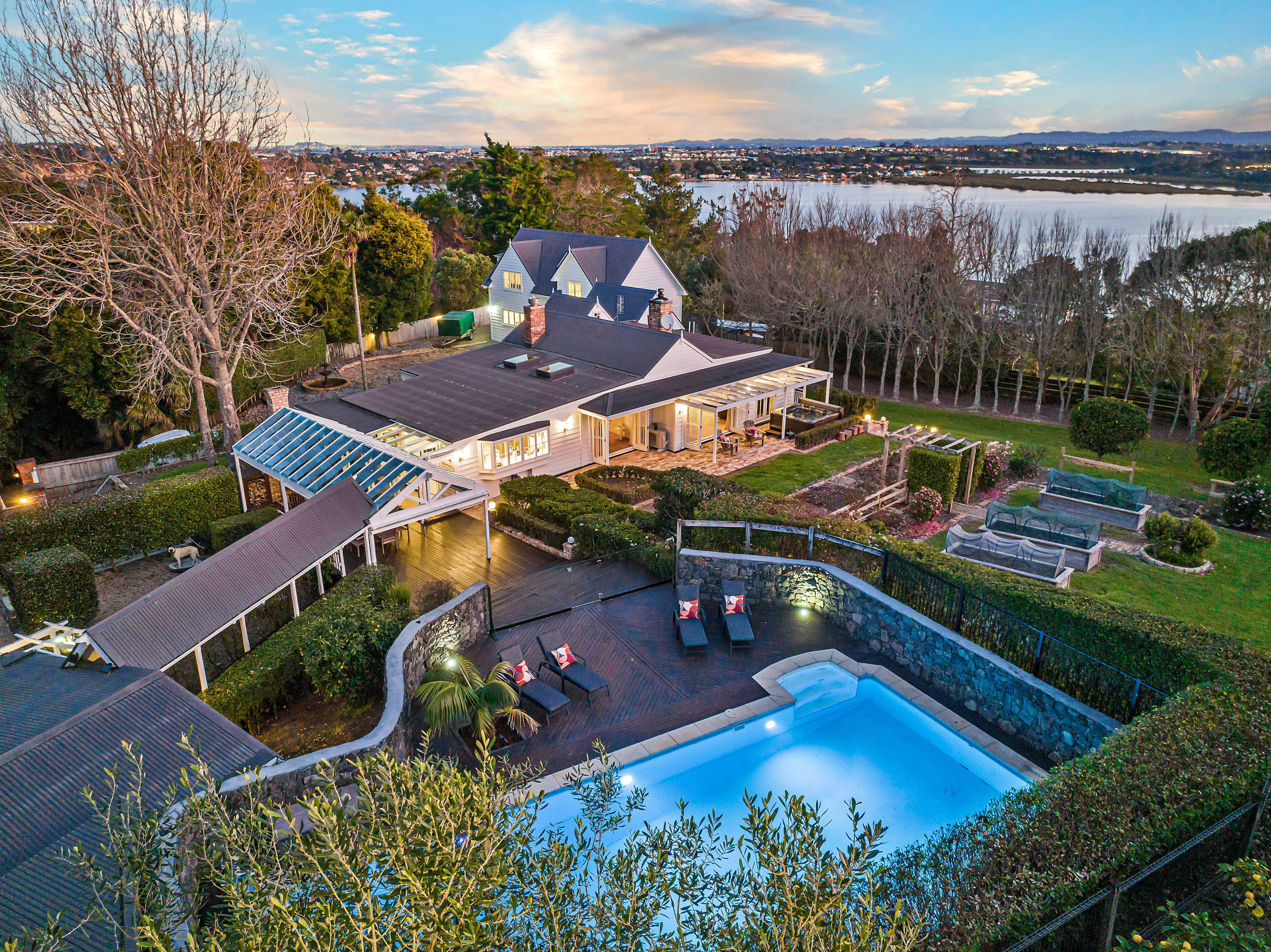  136 Attwood Road, Paremoremo - 物件實景