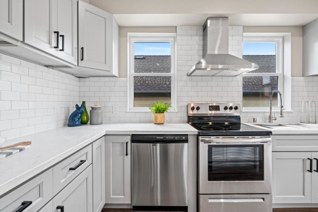 South San Francisco, California, 94080, United States, 4 Bedrooms Bedrooms, ,4 BathroomsBathrooms,Residential,For Sale,2034124
