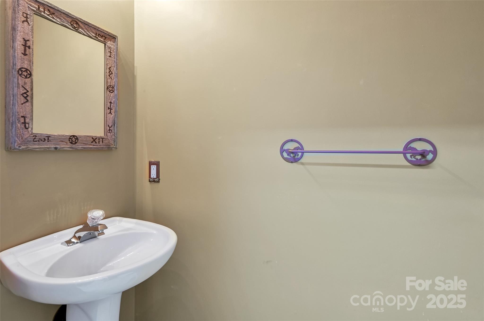 Hendersonville, North Carolina, 28792, United States, 3 Bedrooms Bedrooms, ,3 BathroomsBathrooms,Residential,For Sale,1958390