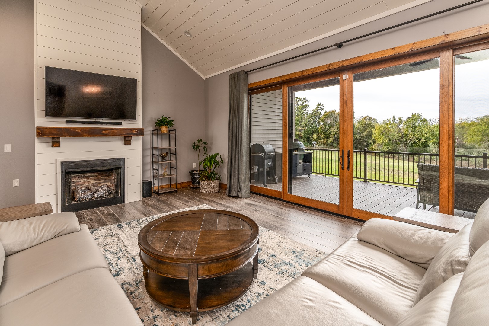 Carbondale, Illinois, 62902, United States, 3 Bedrooms Bedrooms, ,8 BathroomsBathrooms,Residential,For Sale,1986074