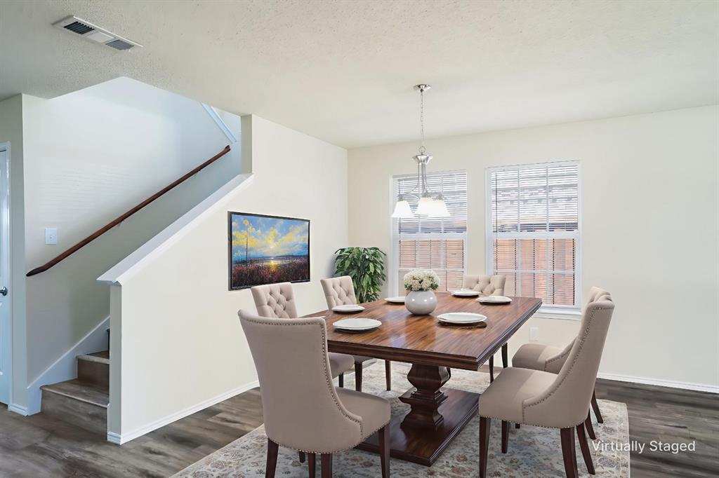 Dallas, Texas, 75212, United States, 5 Bedrooms Bedrooms, ,3 BathroomsBathrooms,Residential,For Sale,1902272