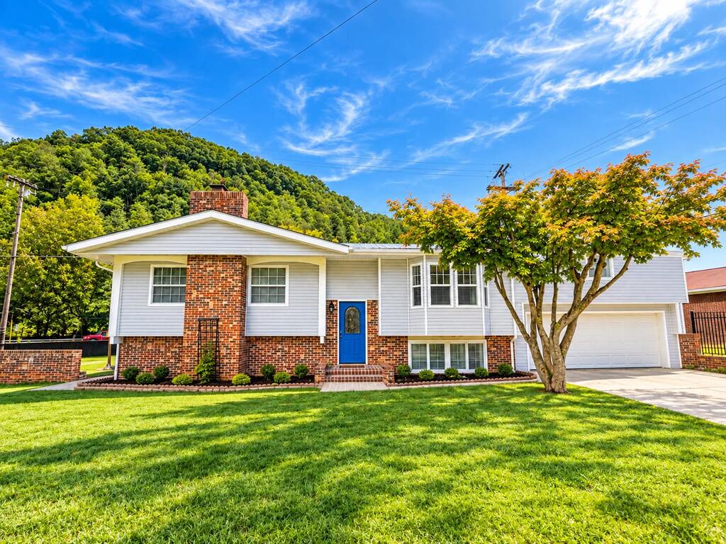Keene Village Dr, Raccoon, KY 41557