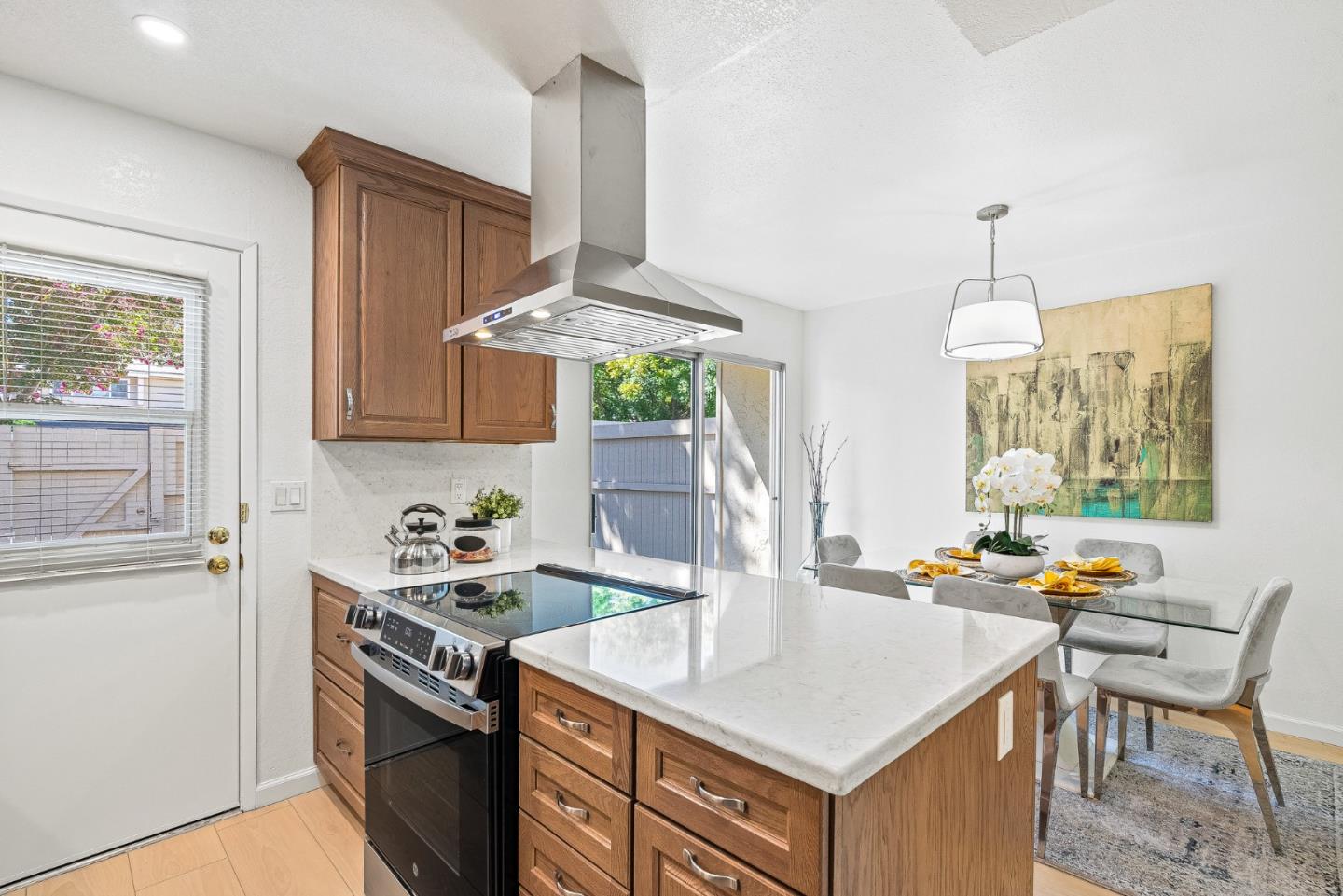 Sunnyvale, California, 94087, United States, 2 Bedrooms Bedrooms, ,2 BathroomsBathrooms,Residential,For Sale,1947978