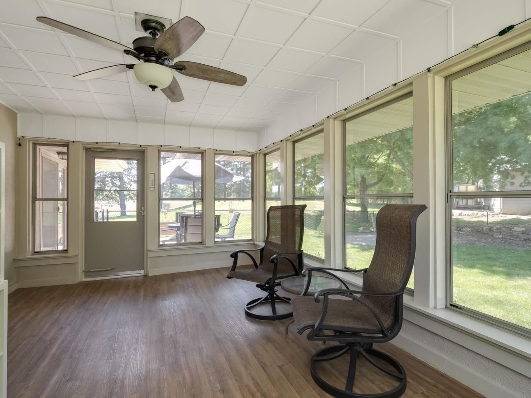  Beautifully Maintained Living with Maple Lake Views - 物件實景