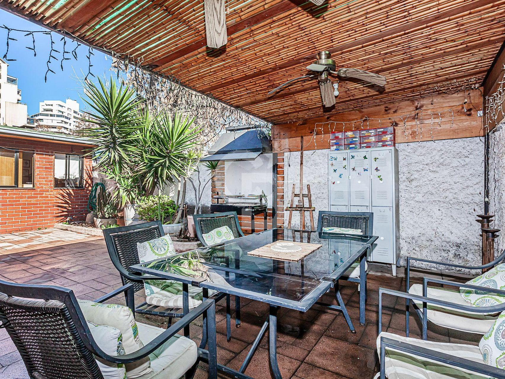 Las Condes, Chile, 5 Bedrooms Bedrooms, ,4 BathroomsBathrooms,Residential,For Sale,1996063