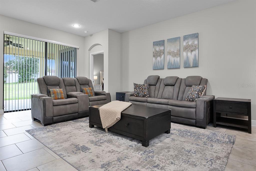 Lakeland, Florida, 33810, United States, 4 Bedrooms Bedrooms, ,3 BathroomsBathrooms,Residential,For Sale,1950901