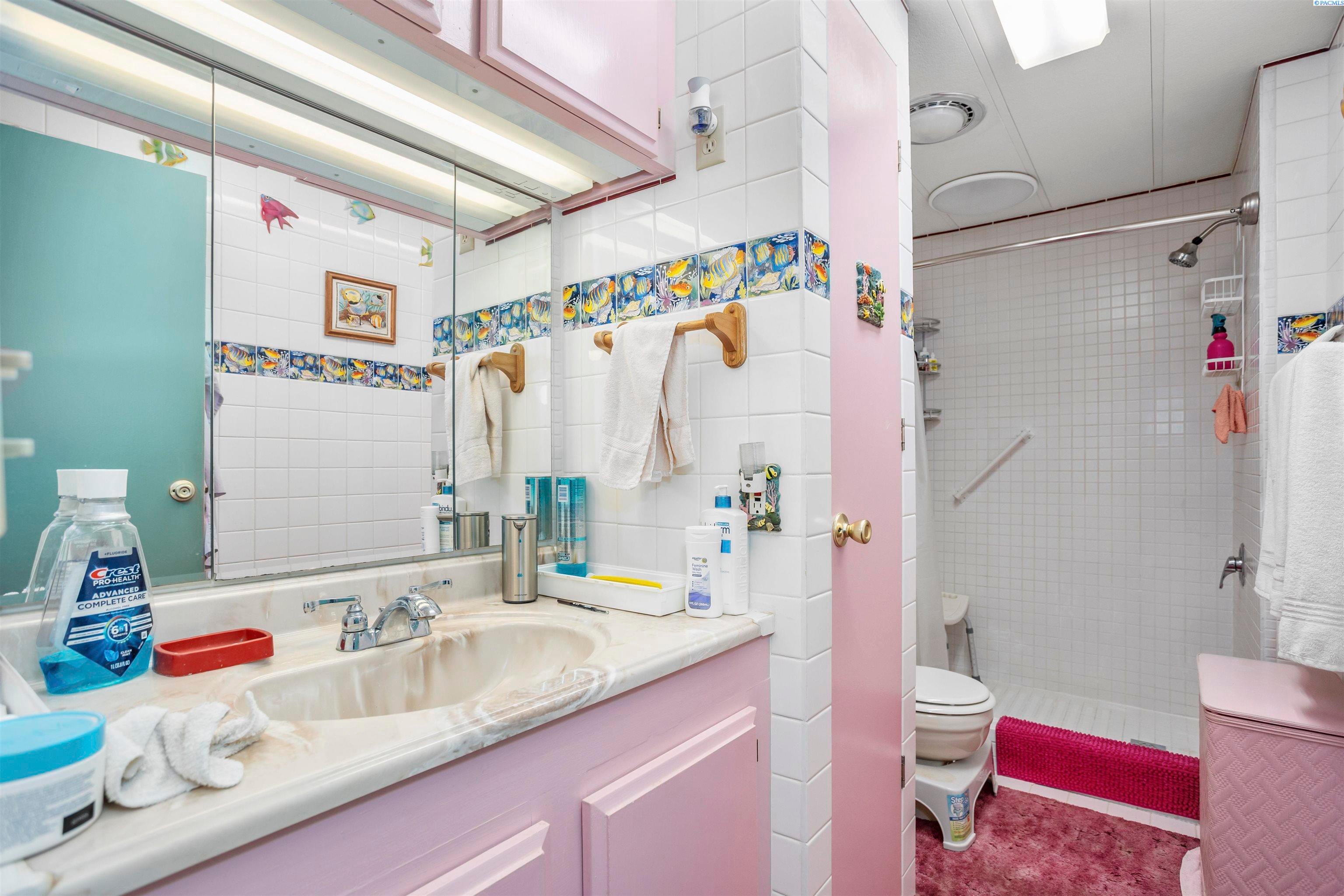 Granger, Washington, 98932, United States, 4 Bedrooms Bedrooms, ,1 BathroomBathrooms,Residential,For Sale,1975233