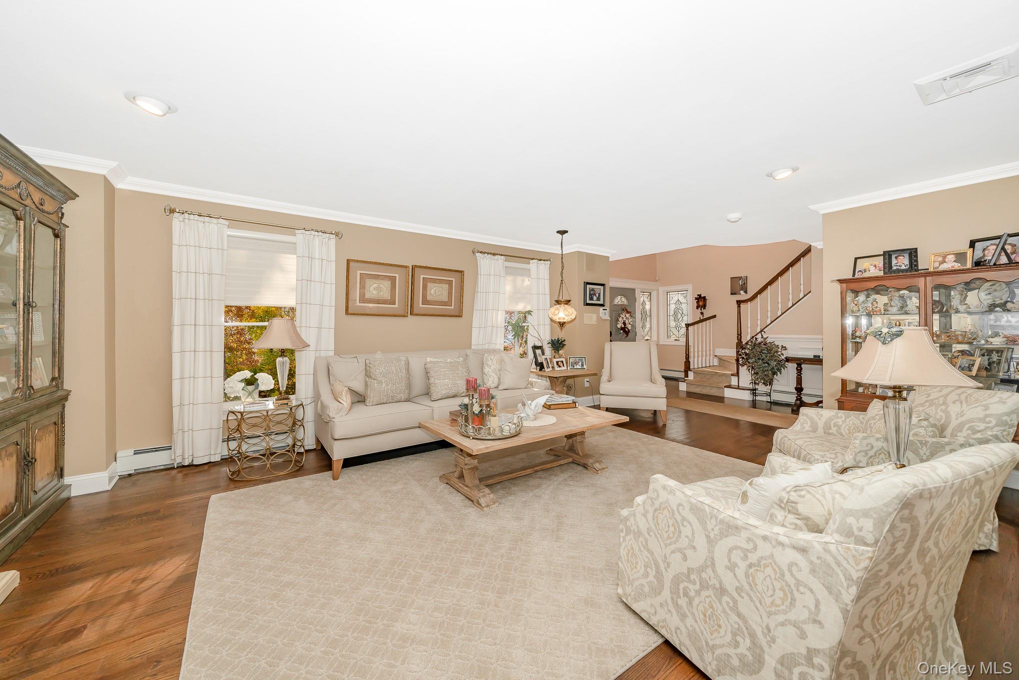 Smithtown, New York, 11787, United States, 5 Bedrooms Bedrooms, ,3 BathroomsBathrooms,Residential,For Sale,2001022